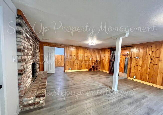 Foto del edificio - 12915 Mountain View Rd