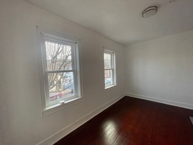 Building Photo - Charming 2 Bedroom Townhome in Prime Lanca...