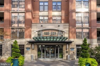 Building Photo - 1021 N Garfield St