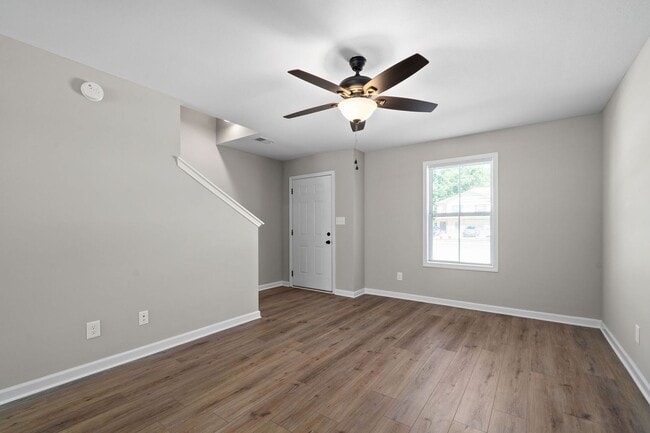 Building Photo - 299 Smithson Ln