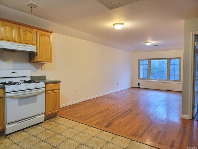 Foto del edificio - 10443 Springfield Blvd