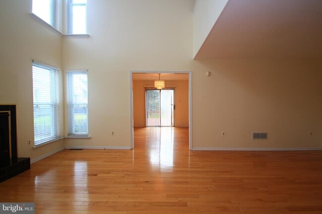 Building Photo - 109 Red Haven Dr