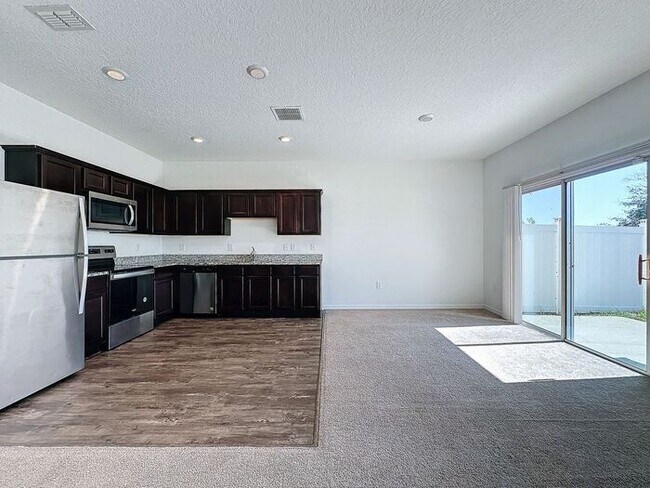 Building Photo - Beautiful New Construction Townhome