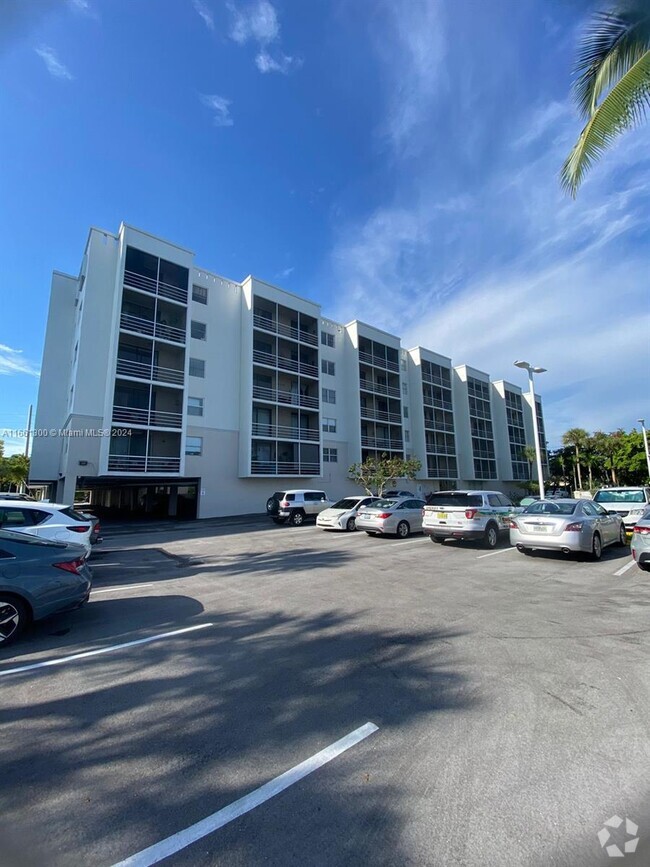 Building Photo - 2821 N Miami Beach Blvd