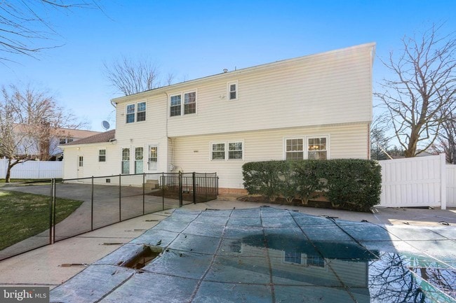 Building Photo - 8909 Maxwell Dr