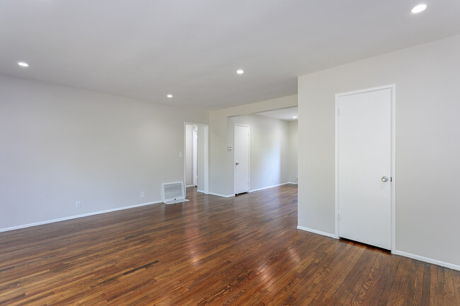Building Photo - 1401 N Los Robles Ave