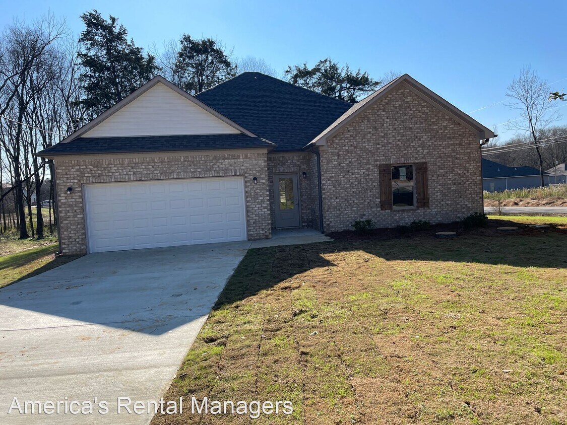 3 br, 2 bath House 384 South Pine Drive House Rental in Jasper, AL