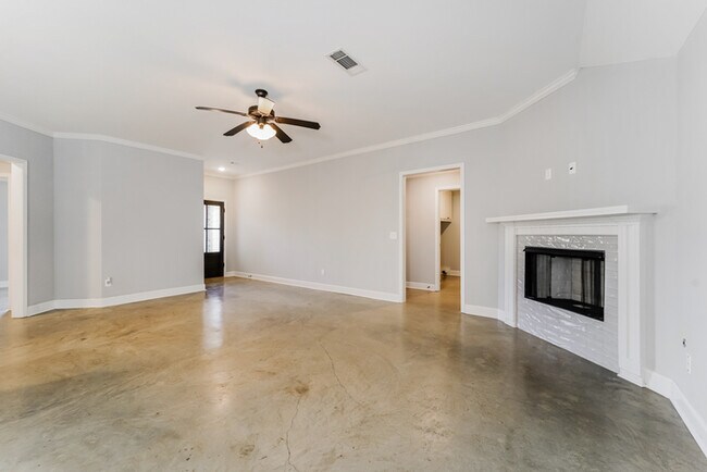 Building Photo - Beautiful Brick Home in Canton