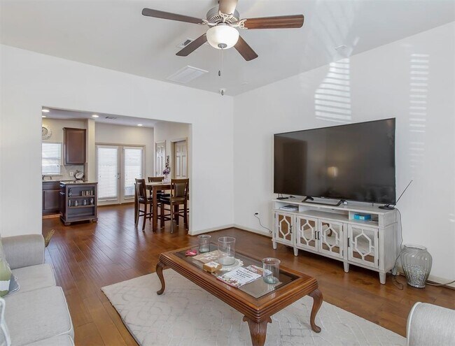 Foto del edificio - 5104 Pinemont Pl