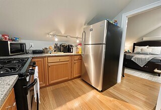 Building Photo - 21 Chestnut Hill Ave