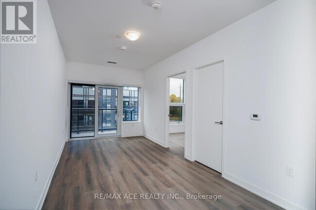 Photo du bâtiment - 7439 Kingston Rd