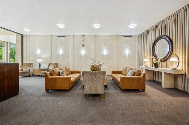 Building Photo - 6007 N Sheridan Rd