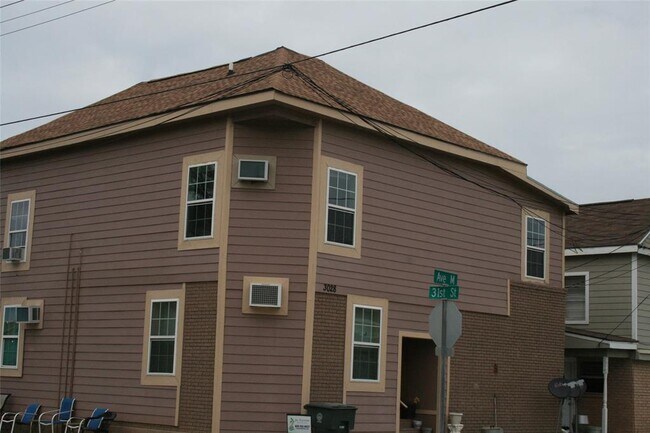 Building Photo - 3028 Avenue M Ave