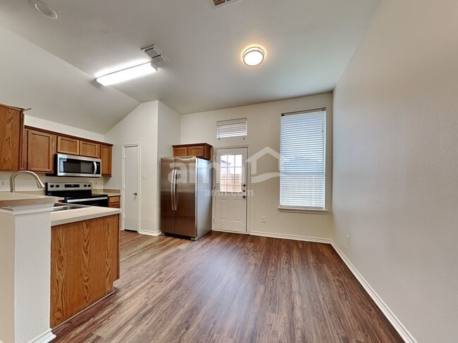 Building Photo - 3013 Lake Side Dr