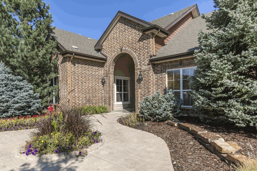 Parkfield Apartment Homes Rentals Denver, CO