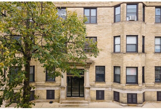 Foto del edificio - 917 W Waveland Ave