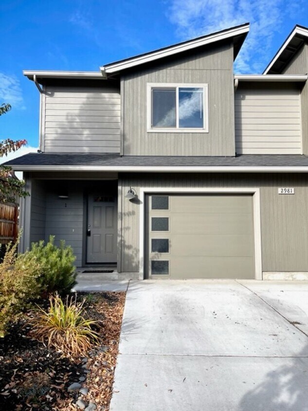 Foto principal - 2981 NE Canoe Ct