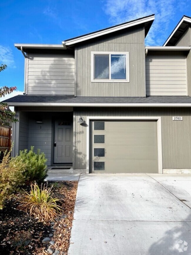 Building Photo - 2981 NE Canoe Ct