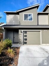 Building Photo - 2981 NE Canoe Ct