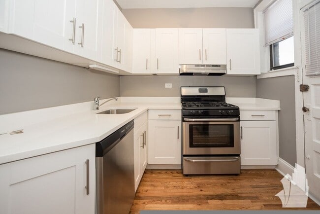 Building Photo - 622 W Stratford Plz
