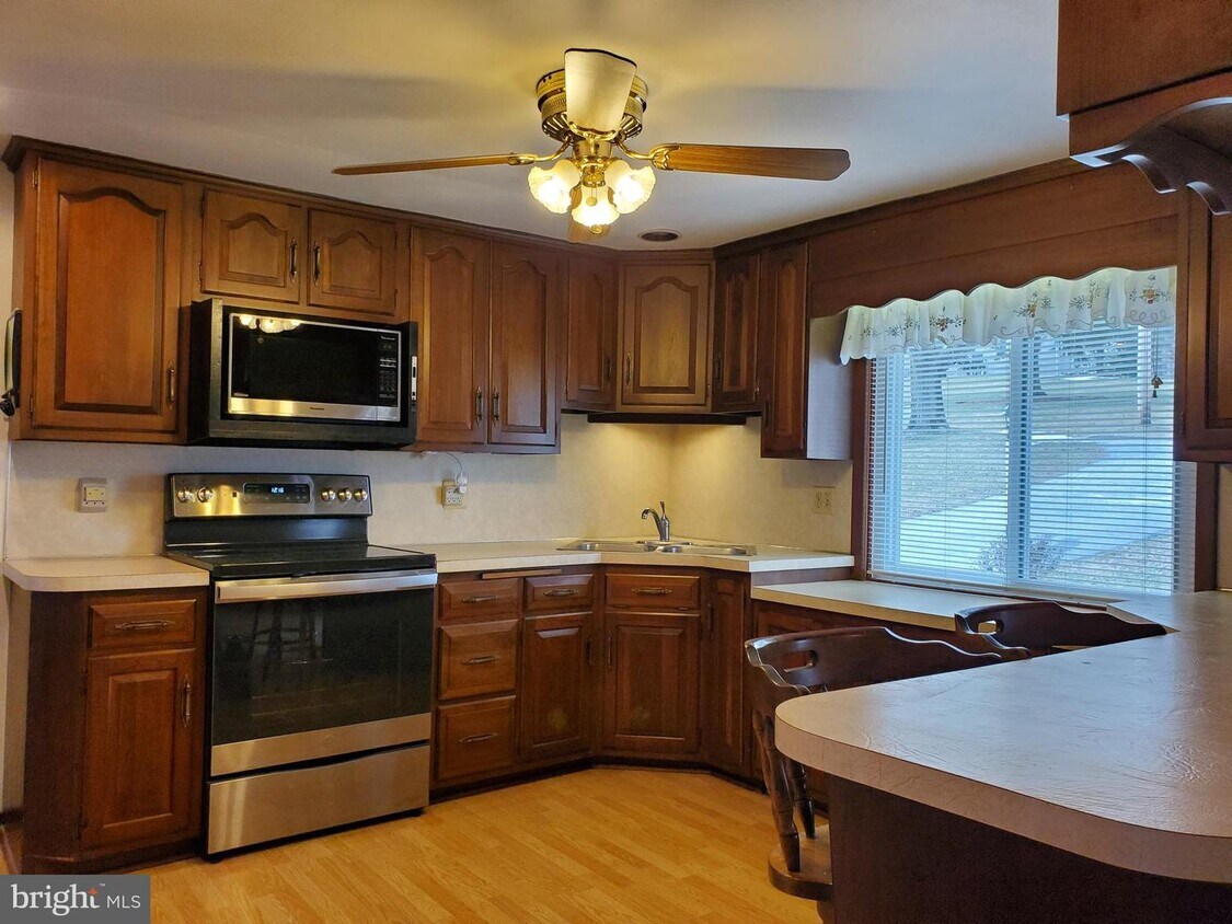 Primary Photo - 119 Mt Airy Rd