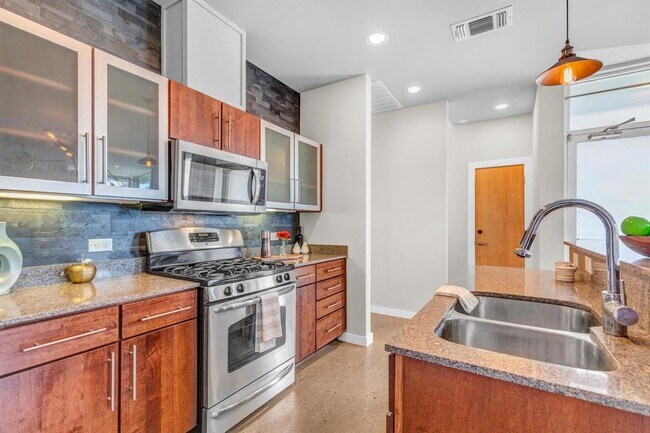 Building Photo - 5325 Sendero Hills Pkwy