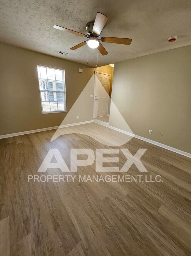 Foto del edificio - MOVE-IN SPECIAL,NO RENT TIL JUNE 1ST! - Nice 2 Bd | 1.5 Ba Townhouse in West Knox Condo Community!
