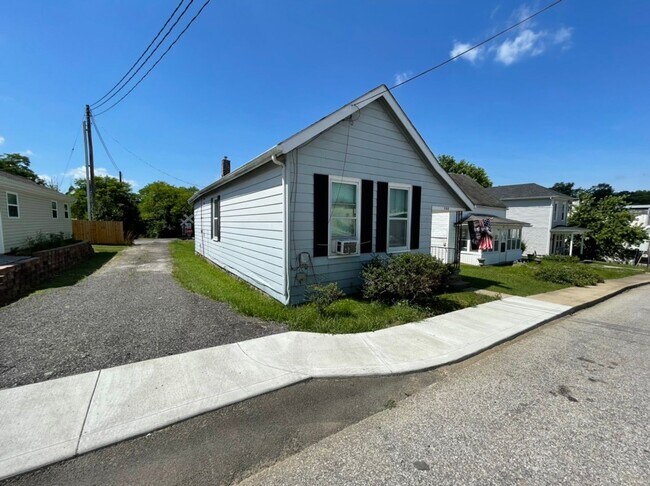 Foto del edificio - Downtown Shelbyville House Available Now!
