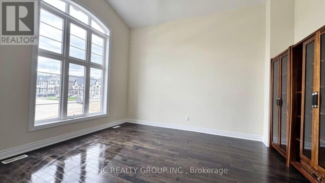 Building Photo - 313 Somme St