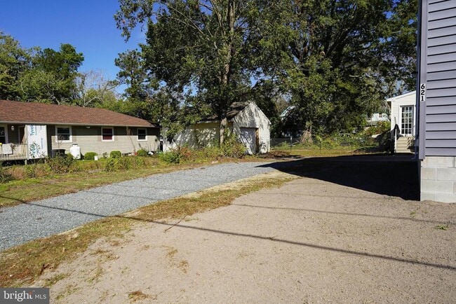 Building Photo - 621 Cedar St