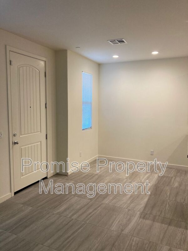 Building Photo - 4140 Sitio Cielo