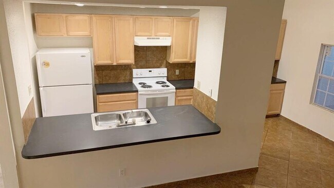 Building Photo - 11207 Shannon Hills Dr