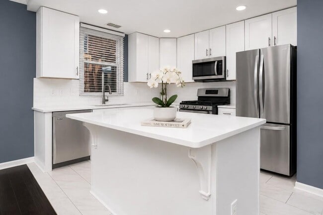 Foto del edificio - 3539 Mt Vernon Cir