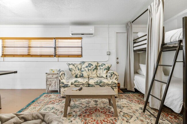 Building Photo - 936 Santa Cruz Rd