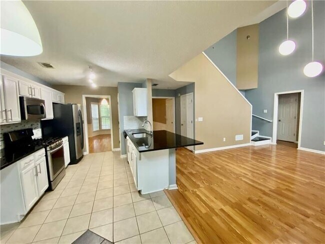 Building Photo - 9020 Friarbridge Dr