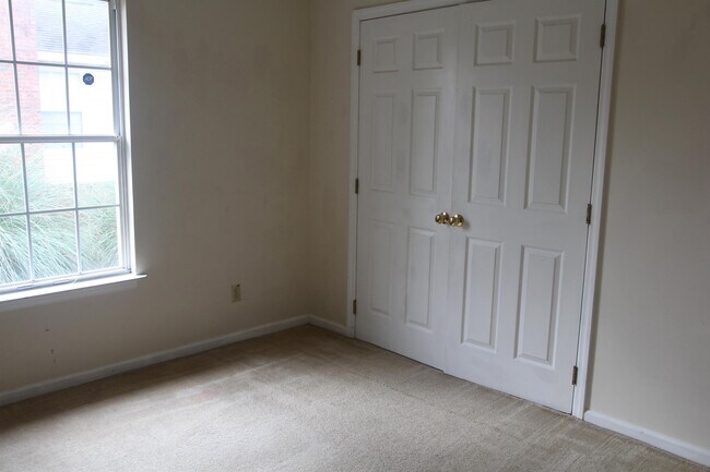 Building Photo - 104 Gala Ct