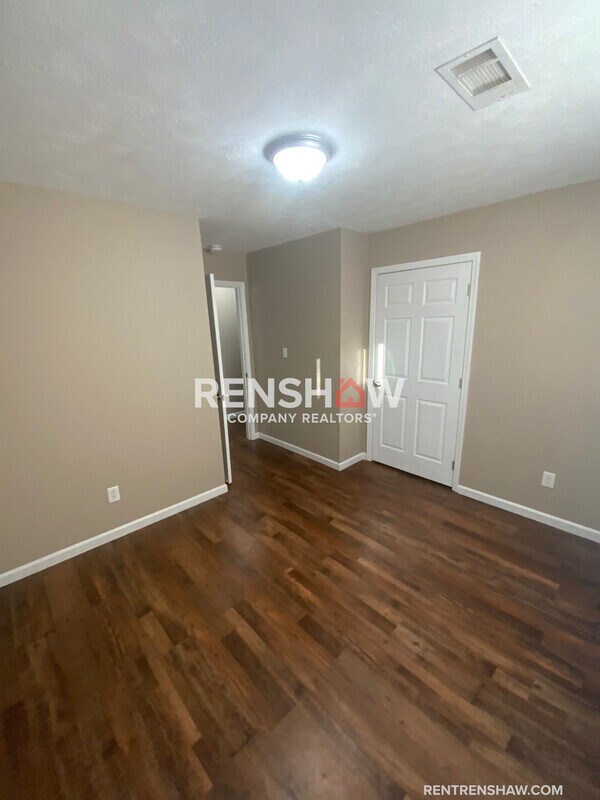 Building Photo - 1304 W Countryman St