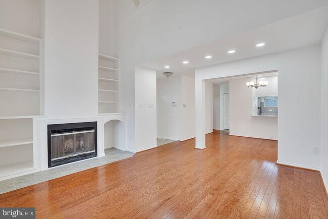 Building Photo - 111 Park Pl Dr