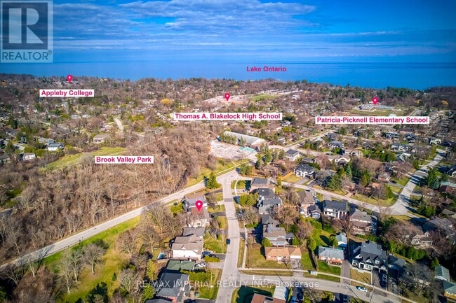 Building Photo - 409 Valley Dr