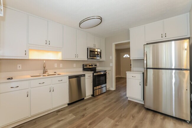 Building Photo - 3860 Ferncliff Rd SW