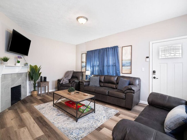 Building Photo - 1415 W 57th St