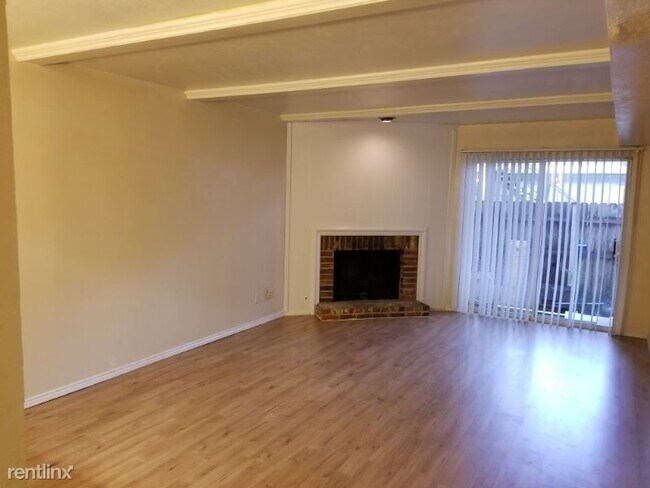 Building Photo - 2 br, 1 bath Condo - 904 S Weatherred Dr