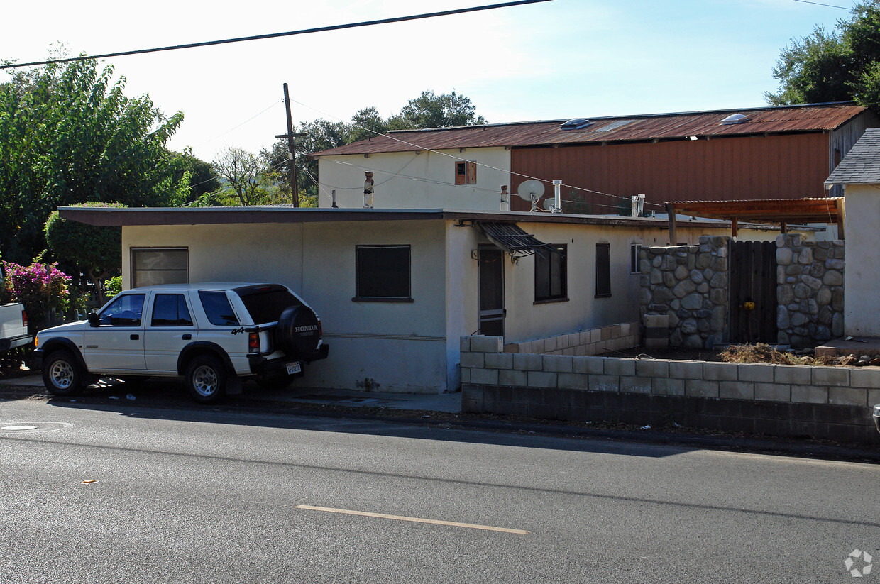 Building Photo - 421 W El Roblar Dr