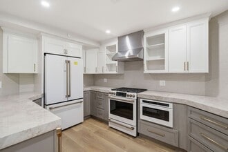 Building Photo - 240 Nice Ln