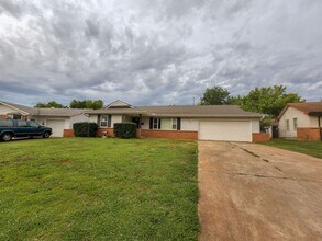 Building Photo - 1304 Thompson Dr