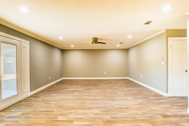 Building Photo - 2420 Friar Tuck Ln