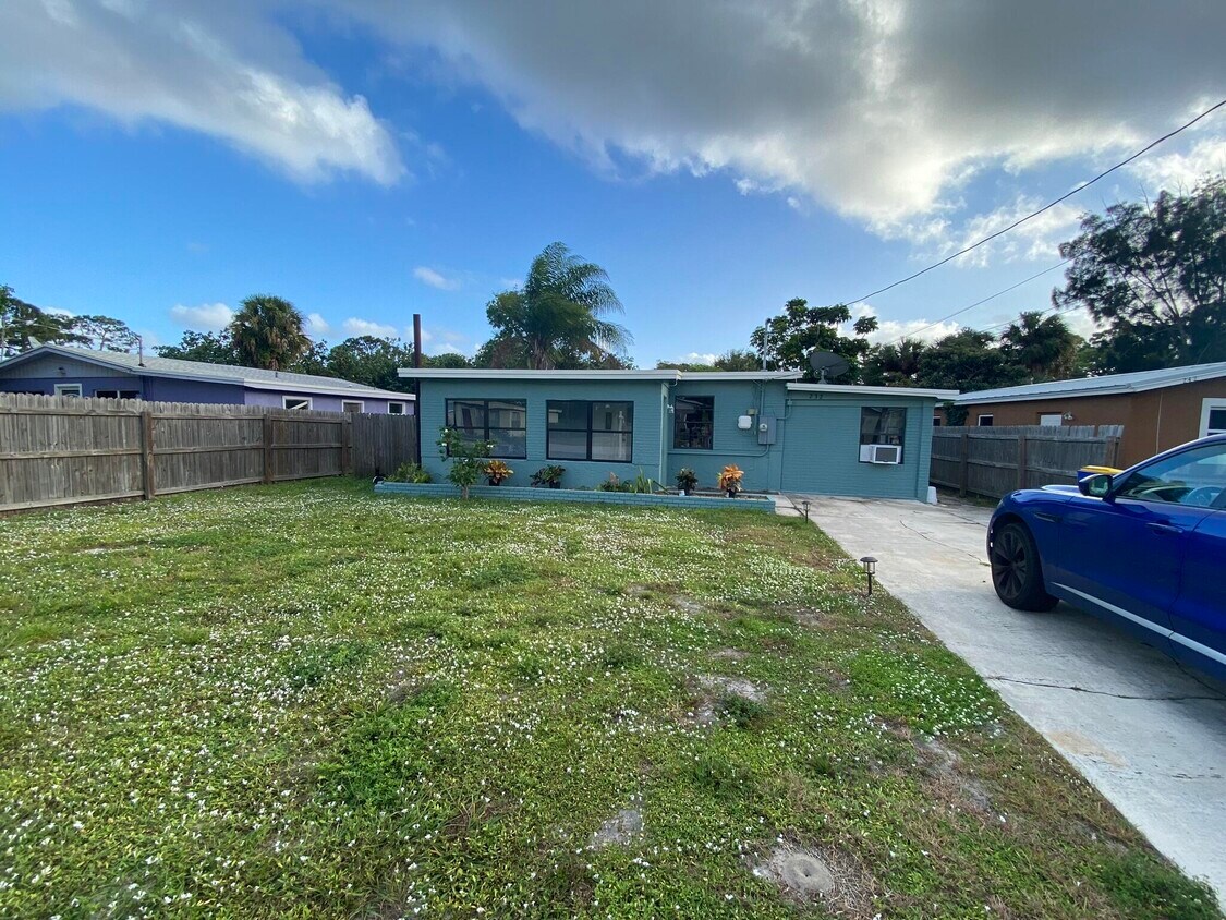 Primary Photo - 232 NW Baker Rd