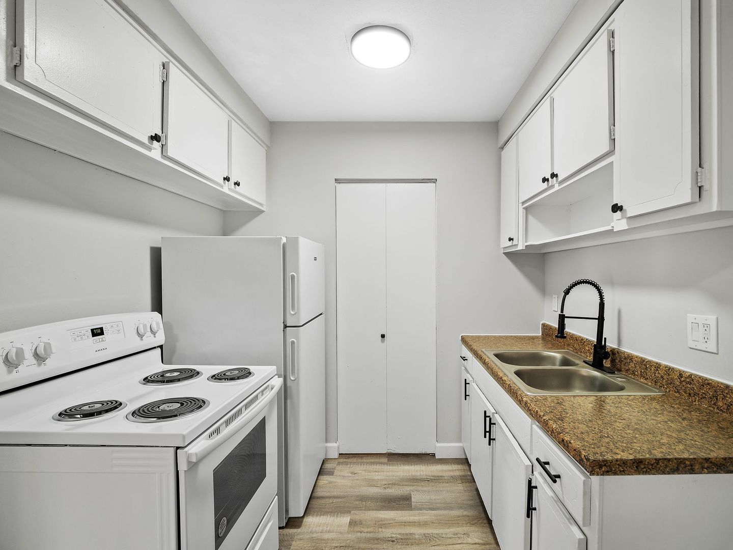 Brittain Park – Brittain Park: 1 Bed 1 Bath - Luxury