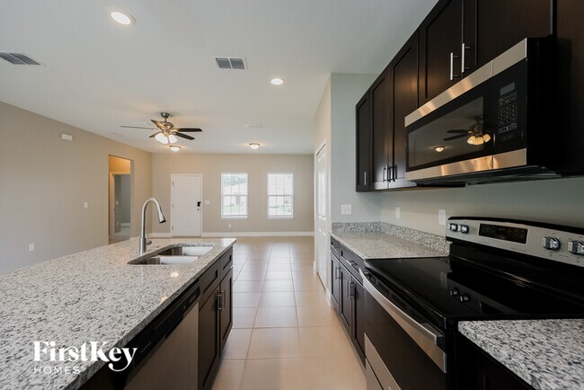 Building Photo - 707 Hawk Ln