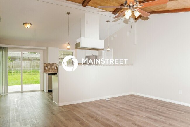 Foto del edificio - 3 Bedroom Pet-Friendly Home in PALM BAY, FL with Main Street Renewal